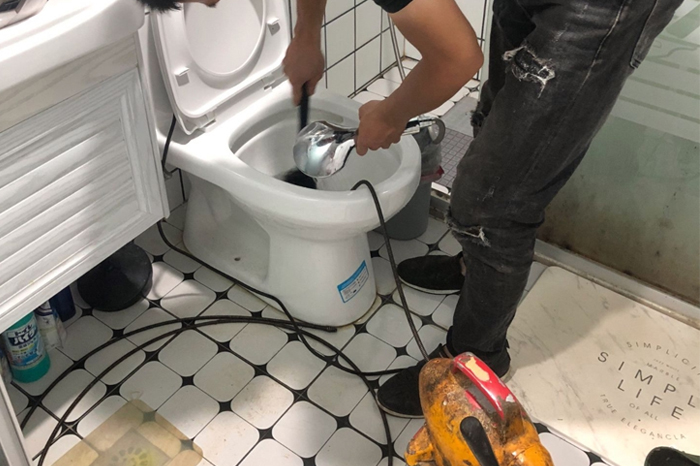 顺德马桶堵塞自己疏通还是找师傅?专业上门服务让你省时更省心